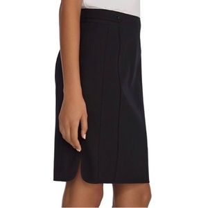White House Black Market NWOT Sleek & Chic Seamed Pencil Skirt in Black Size 0